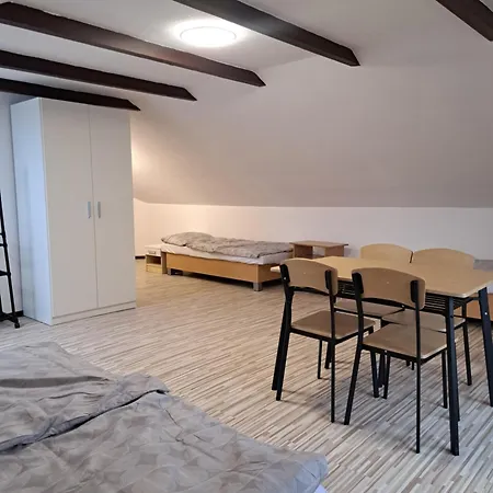 Prijemne V Centre Sniny Penzión pre hostí *