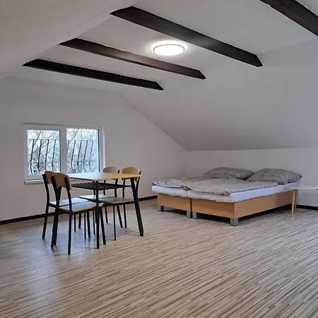 Prijemne V Centre Sniny Penzión pre hostí *